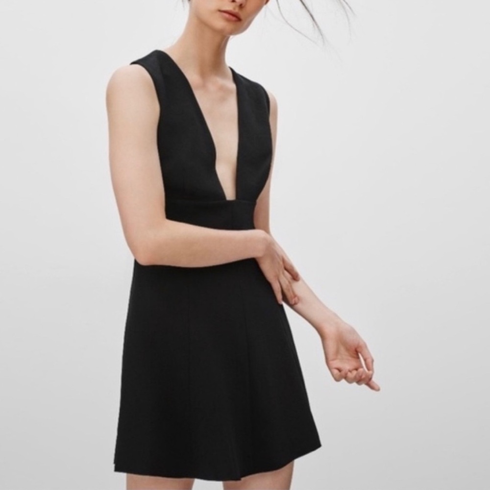 Aritzia “Montbrun” Deep V Black Dress Size 0